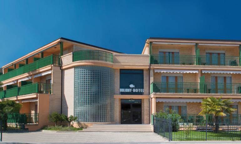 holidayfamilyvillage fr offre-residence-hoteliere-porto-sant-elpidio-avec-piscine-et-plage-privee 019